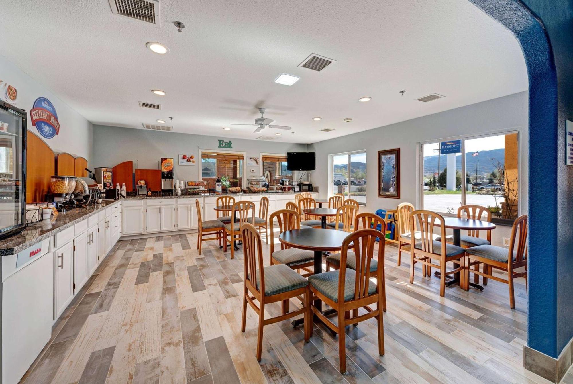 Baymont By Wyndham Salida Hotel Екстериор снимка