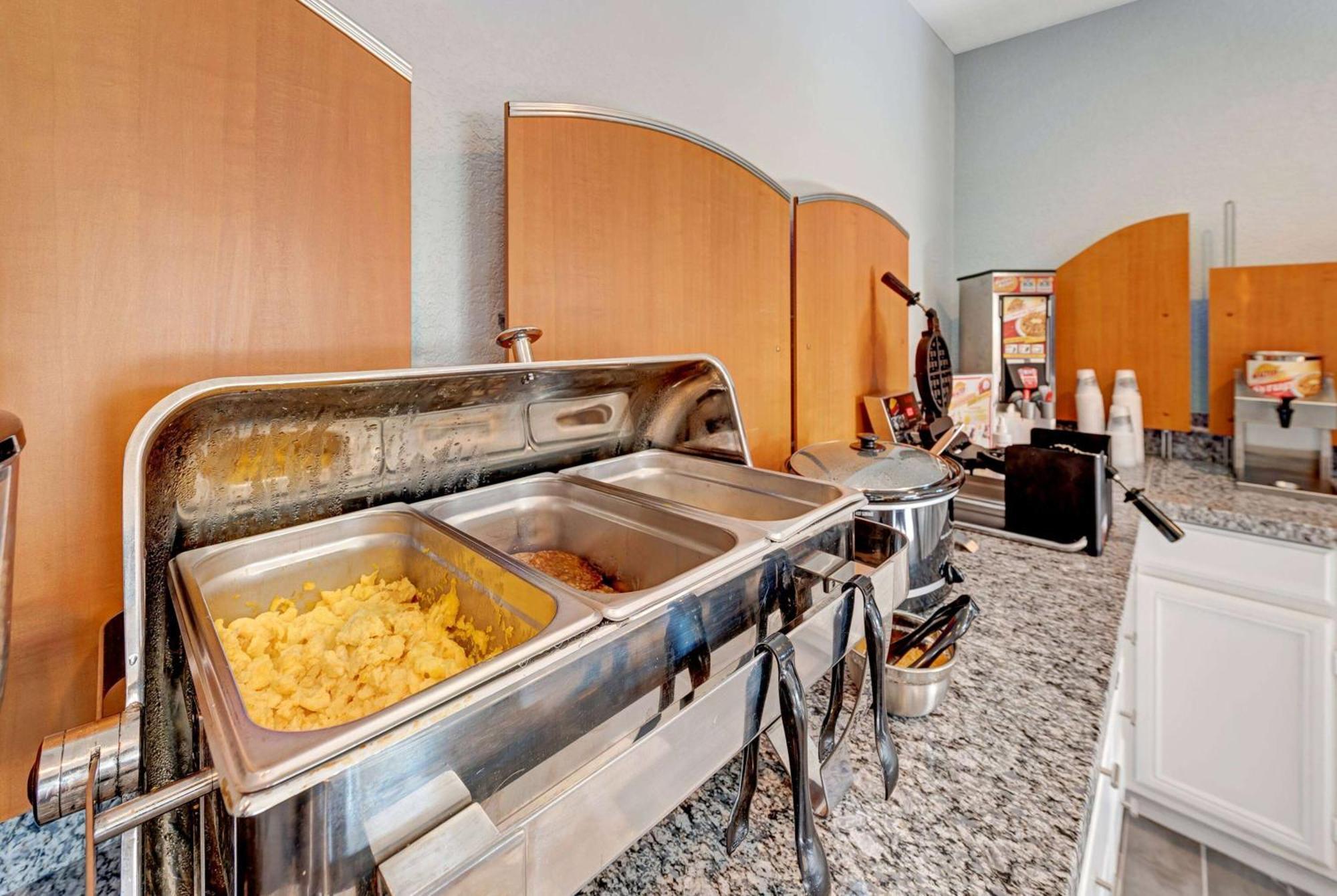 Baymont By Wyndham Salida Hotel Екстериор снимка