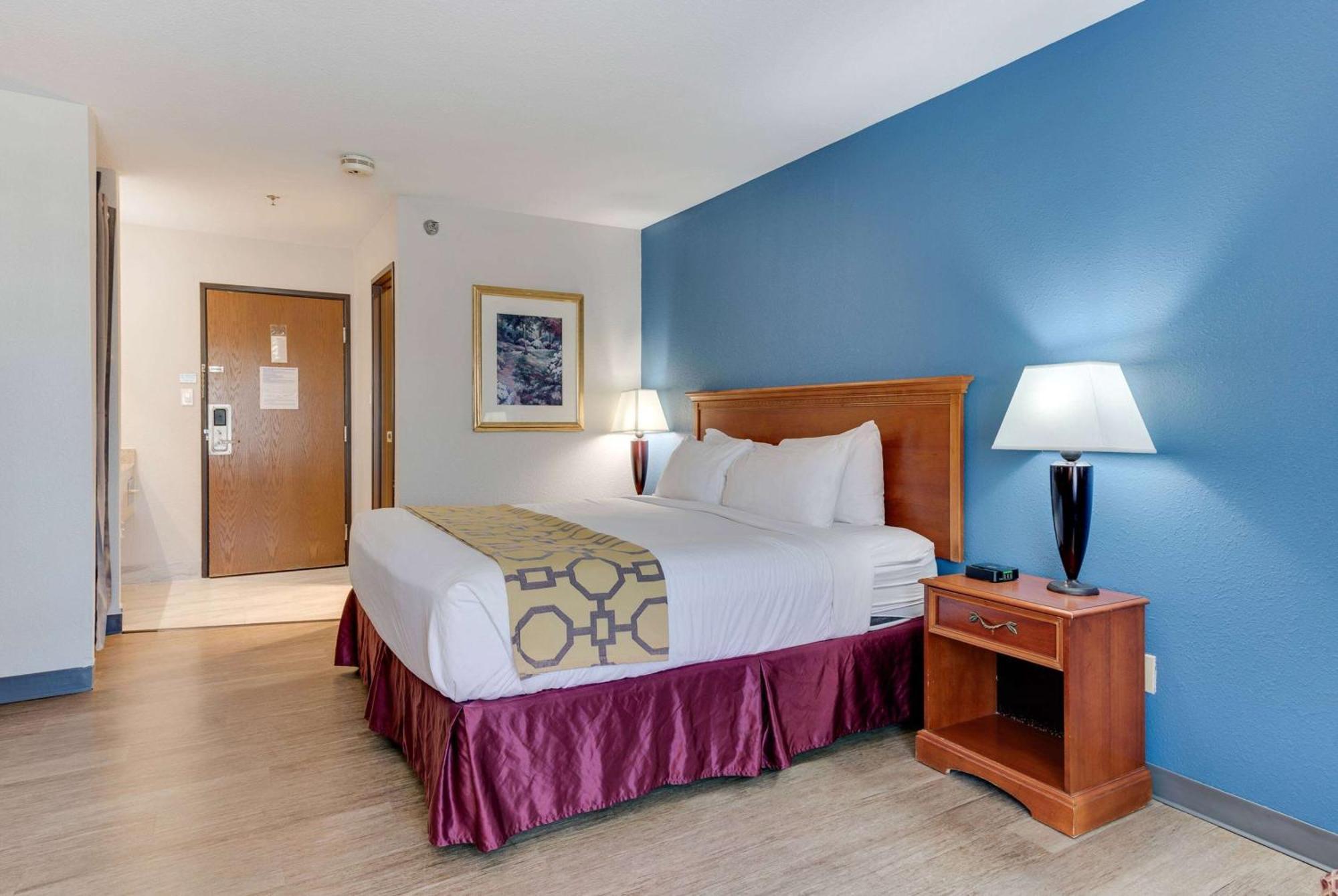 Baymont By Wyndham Salida Hotel Екстериор снимка