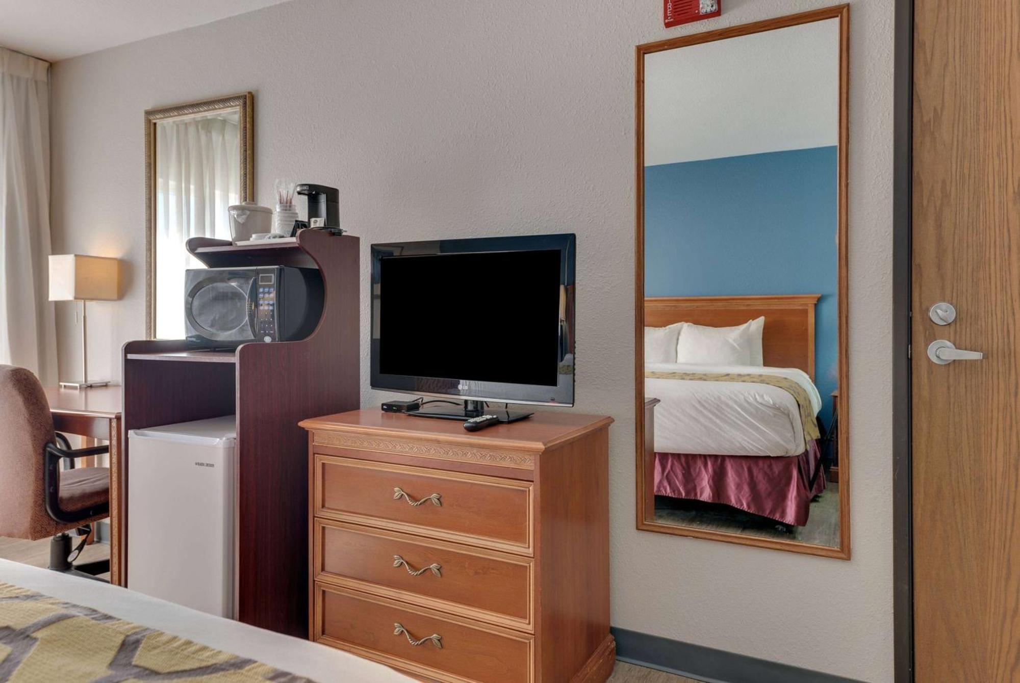Baymont By Wyndham Salida Hotel Екстериор снимка