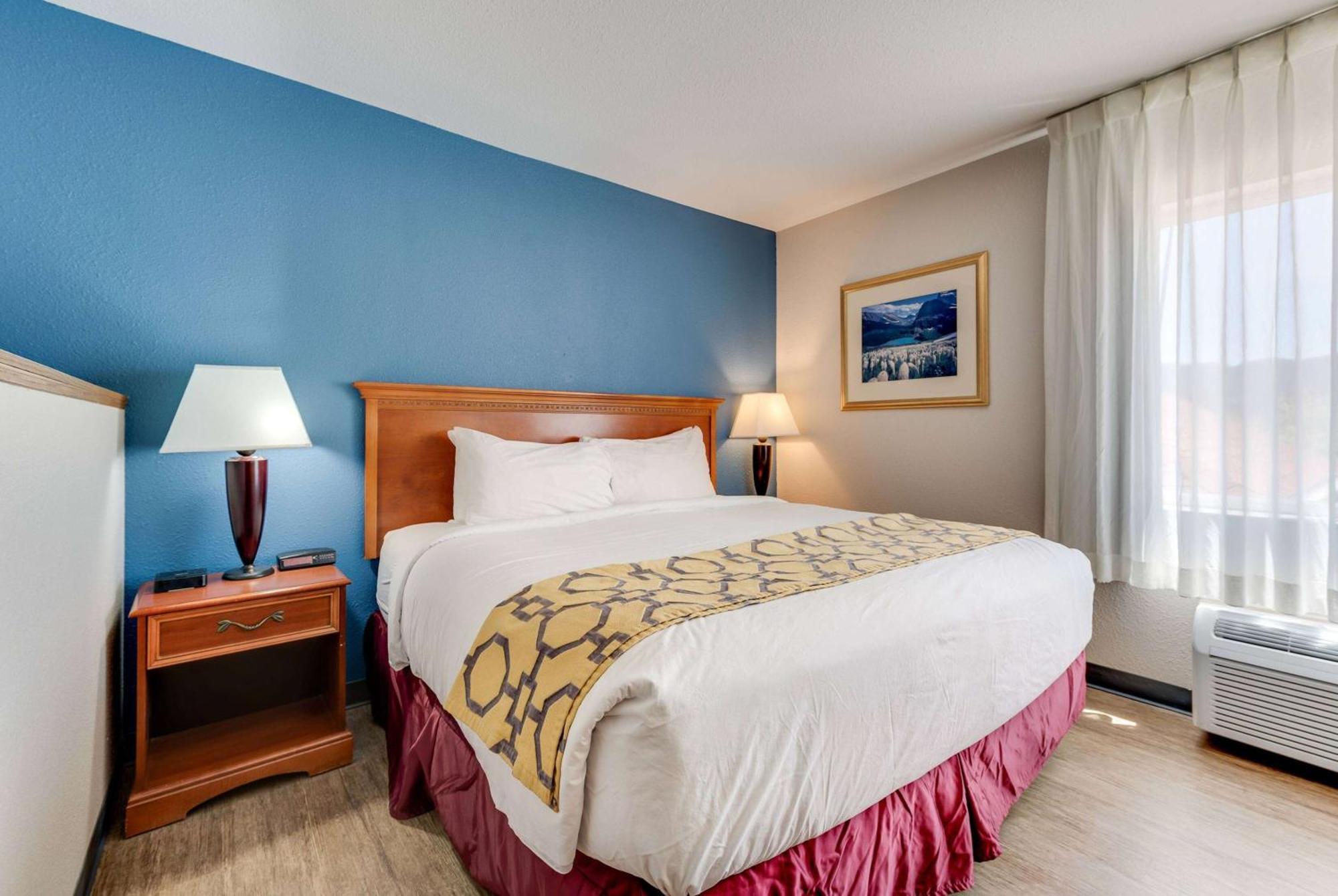 Baymont By Wyndham Salida Hotel Екстериор снимка