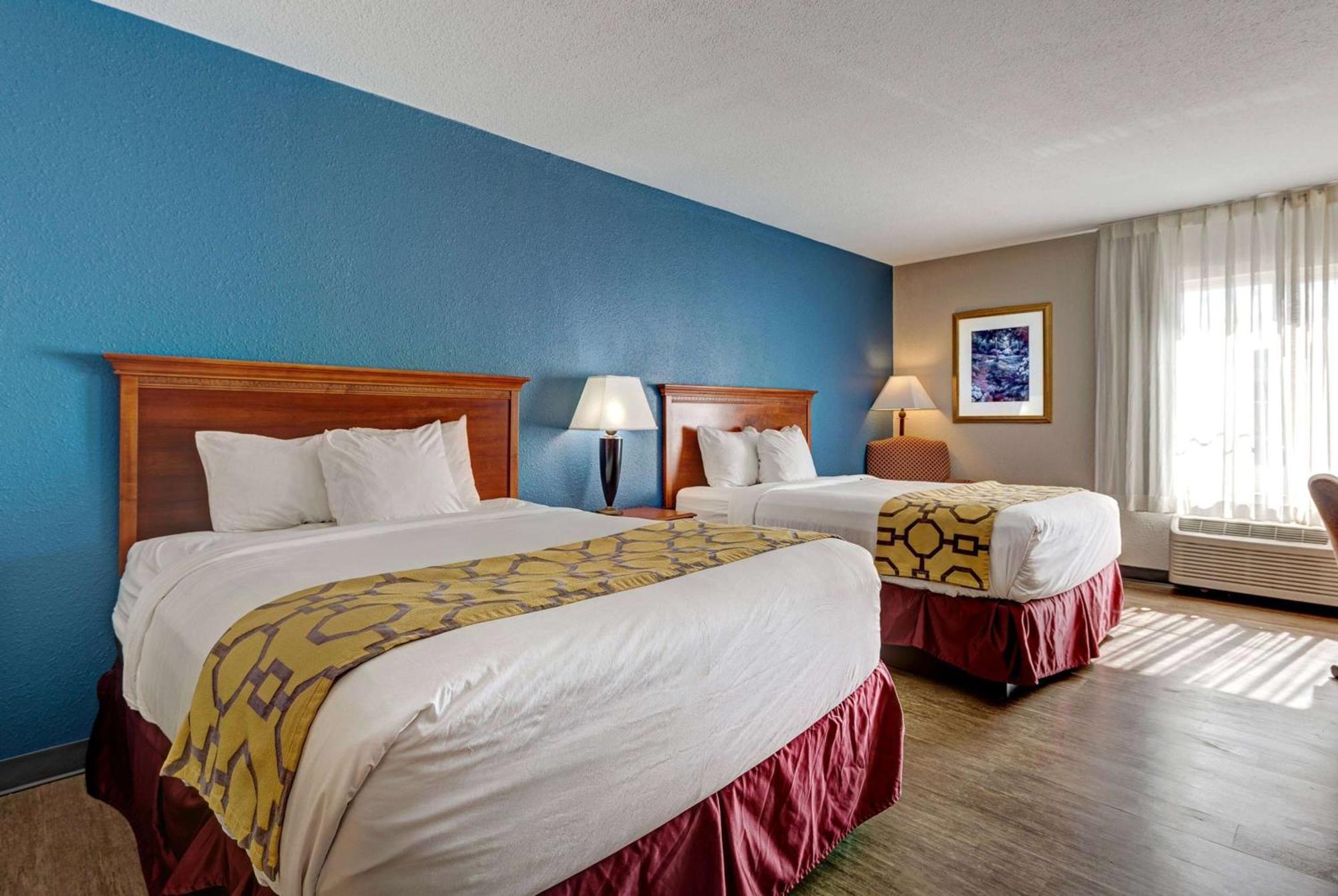 Baymont By Wyndham Salida Hotel Екстериор снимка