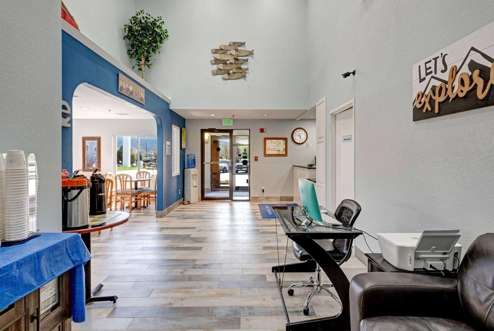 Baymont By Wyndham Salida Hotel Екстериор снимка