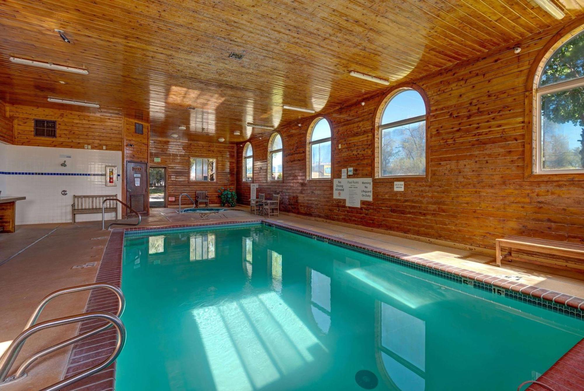 Baymont By Wyndham Salida Hotel Екстериор снимка