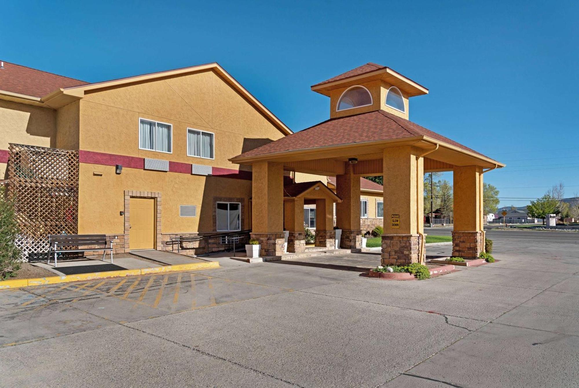Baymont By Wyndham Salida Hotel Екстериор снимка