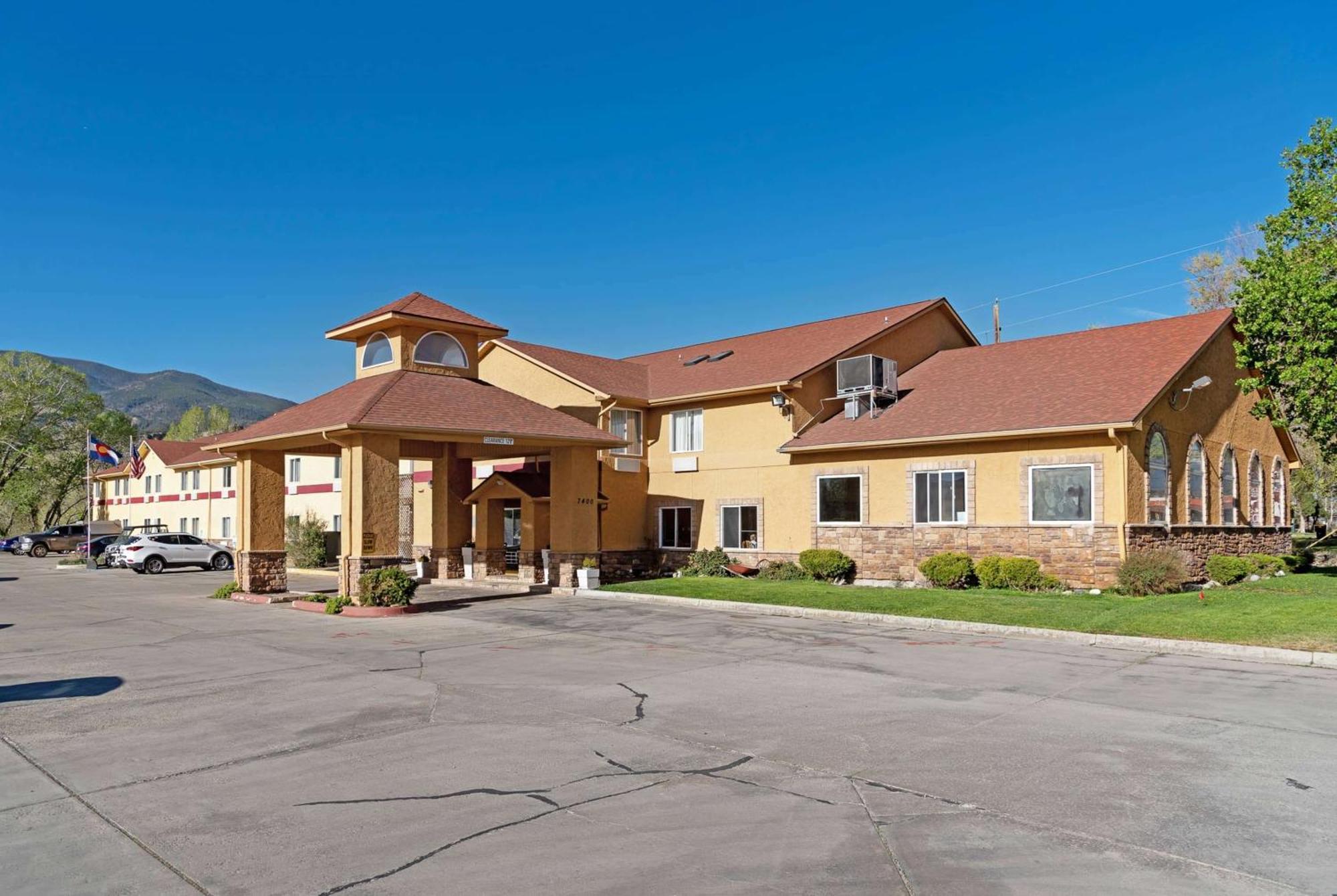 Baymont By Wyndham Salida Hotel Екстериор снимка